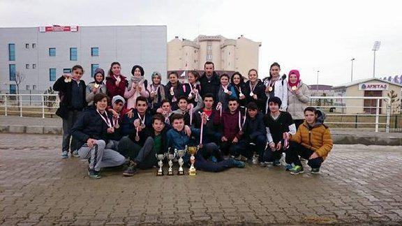 Mehmet Çakmak Anadolu Lisesi Atletizm Takımı İl Şampiyonu Oldu