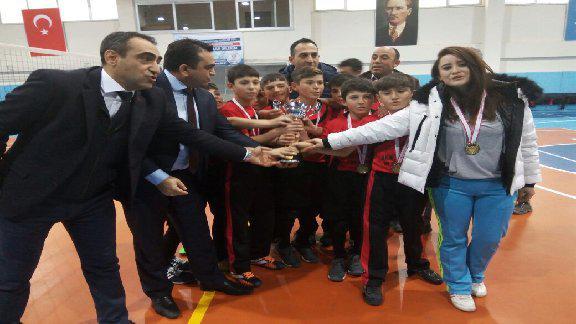 Şehit Ahmet Kaplan Ortaokulu Voleybolda İl Şampiyonu