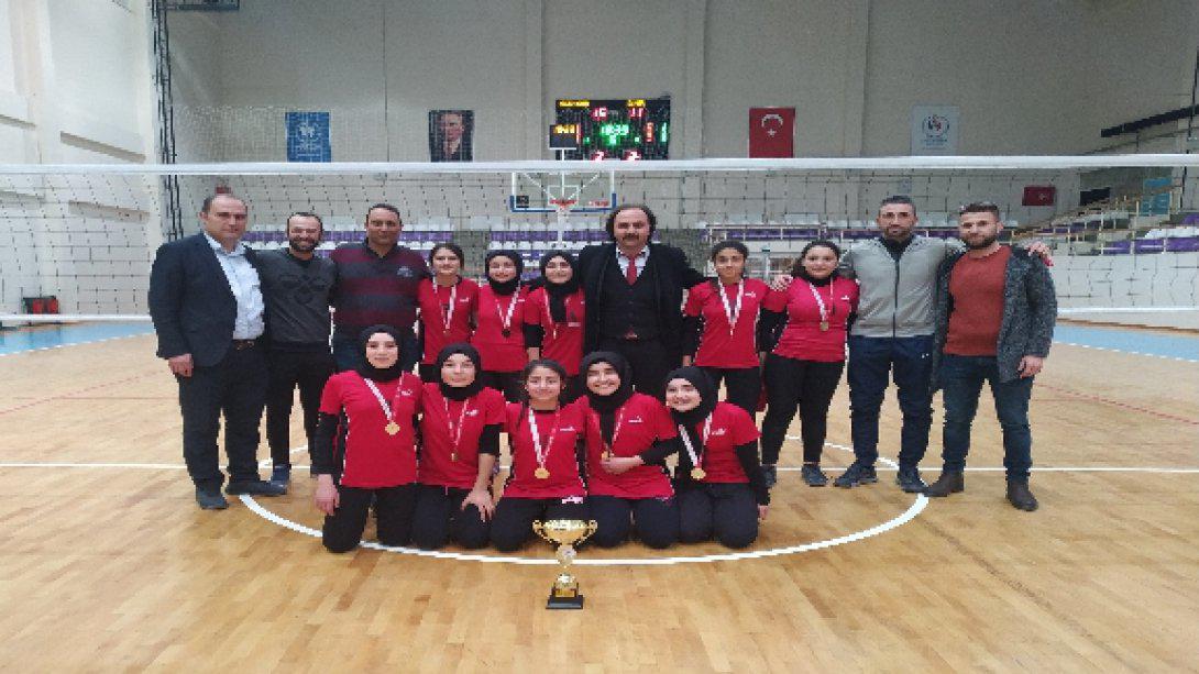 Fatih Ortaokulu Yıldız Kız Voleybol Takımı İl Şampiyonu Oldu