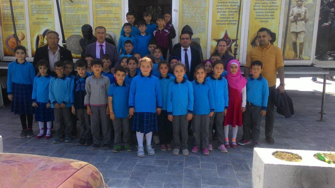 Okullarımız Çanakkale Tırını Ziyaret Etti