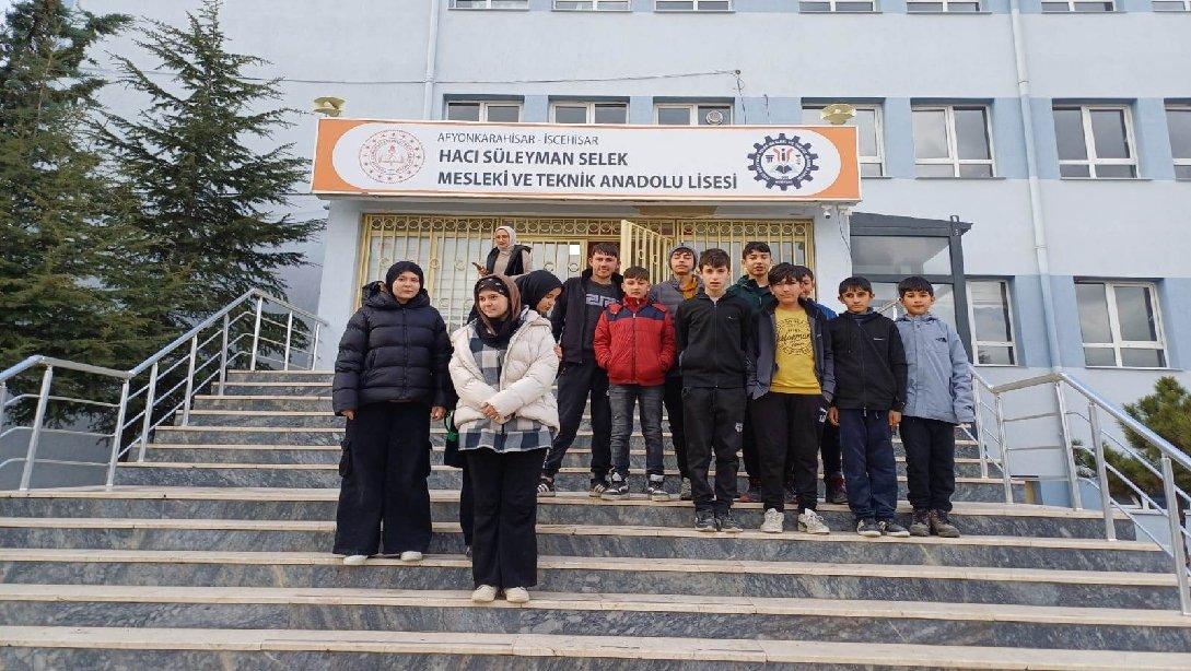 İscehisar İmam Hatip Ortaokulu Yönetici ve Öğrencileri Yönlendirme Uygulamaları Kapsamında İlçemizde Faaliyet Gösteren Eğitim Kurumlarını Ziyaret Ettiler