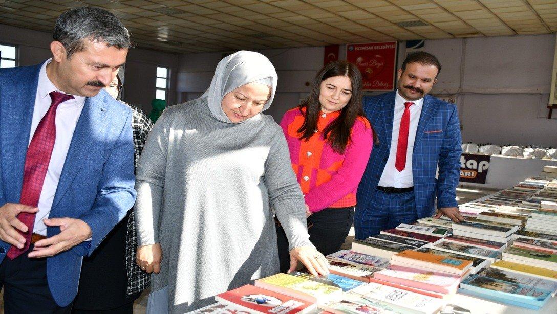 İscehisar'da Kitap Sergisi Etkinliği Gerçekleştirildi